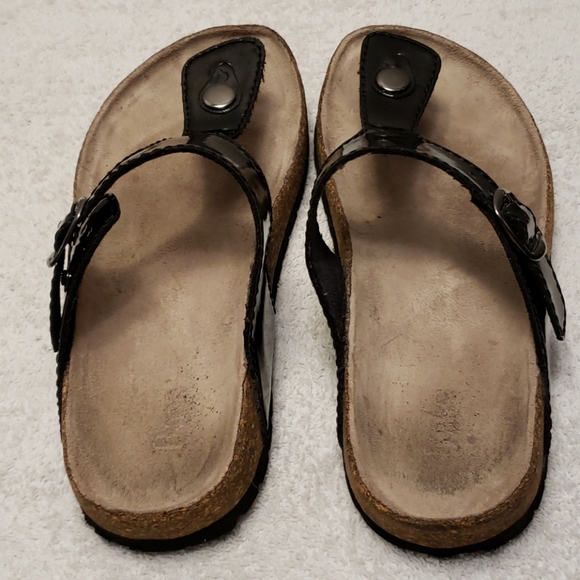 GH Bass & Co black patent thong sandals, 7 - Picture 6 of 8